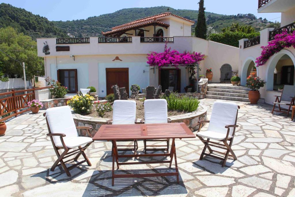 Pleoussa Studio And Apartments Skopelos stad Exteriör bild